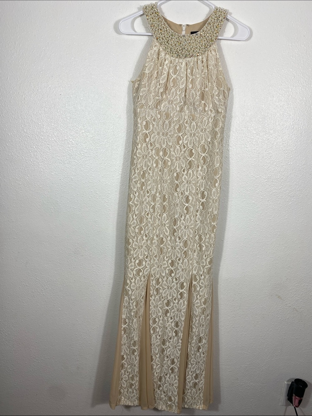 Cachet Beaded Halter Lace Maxi Gown in Ivory and Blush Size 2 - Picture 2 of 15